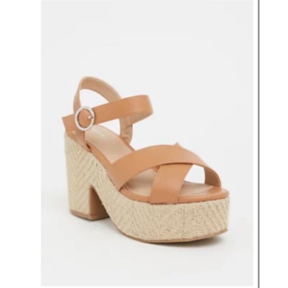 Torrid Nude Raffia Platform 7 Wide Width.